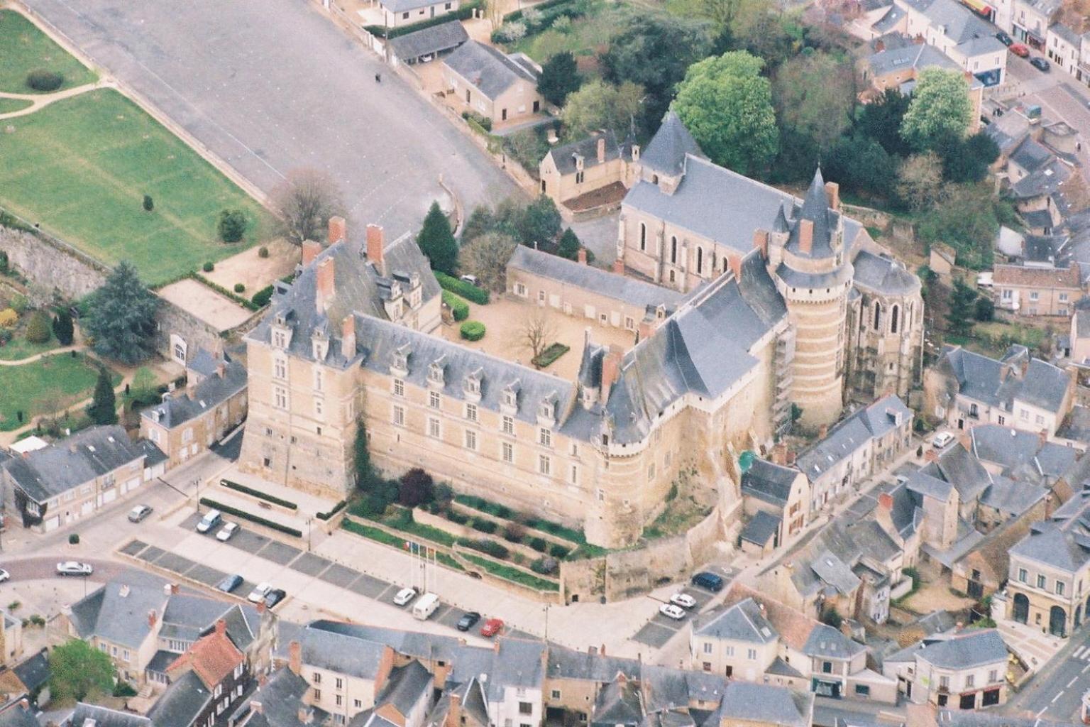Chateau De Durtal Bed and Breakfast Exterior foto